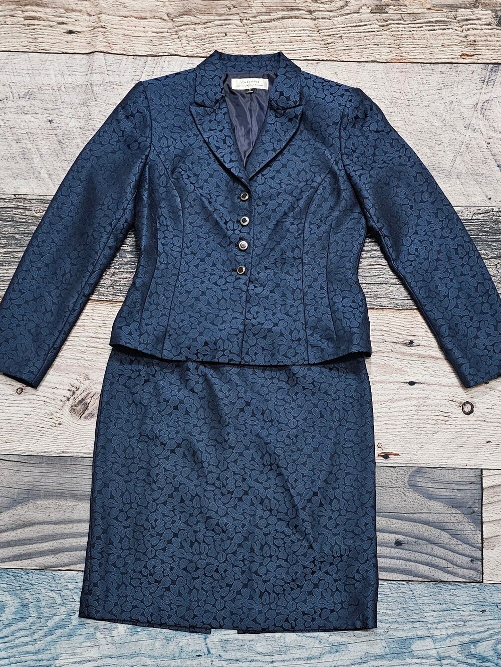 Tahari Arthur S. Levine  Women’s 2-piece Skirt Suit Size 8 Floral Academia